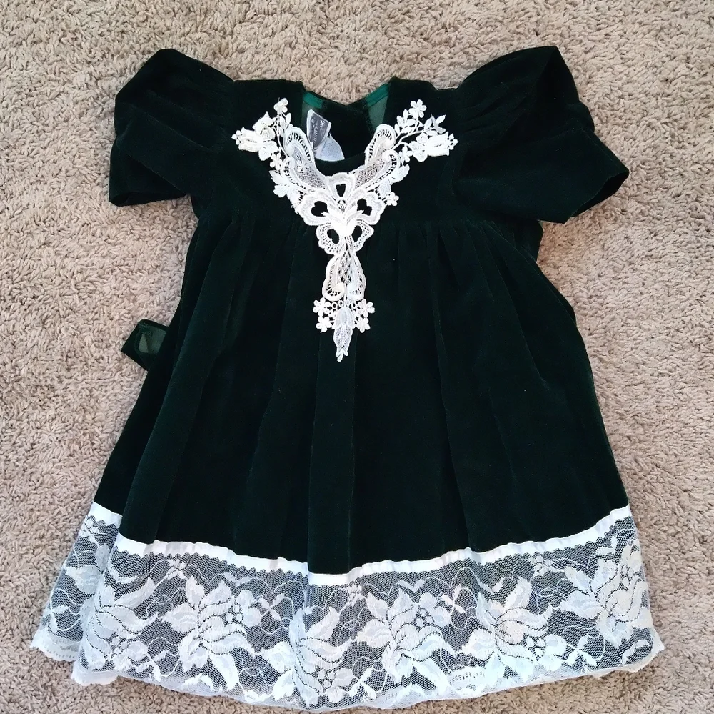 Adorable 80s 90s special occasion vintage lace trim Christmas portrait Dress